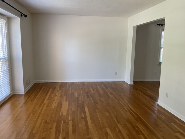 Foto del edificio - 10412 Indiana Ave