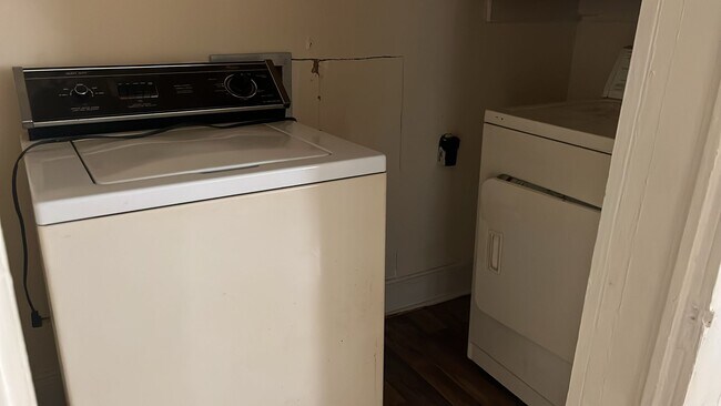 Building Photo - 312 Earnie Ln