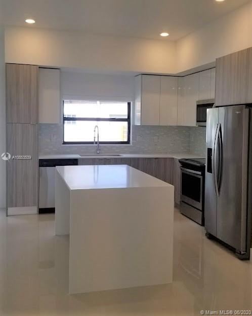 Building Photo - 10464 SW 118th Ave
