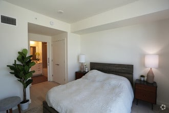 2BR, 2BA-910 SF - AVEN