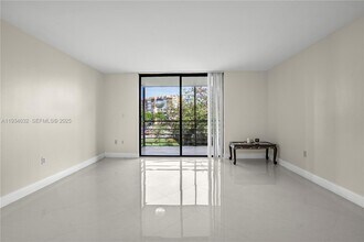 Building Photo - 1300 St Charles Pl