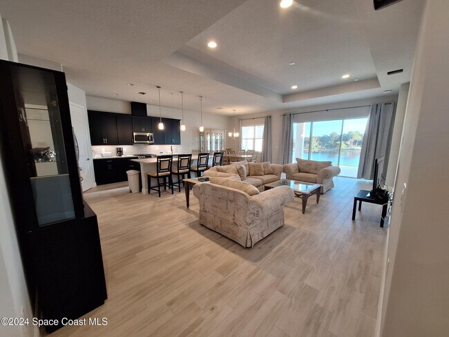 Building Photo - 2739 Avalonia Dr