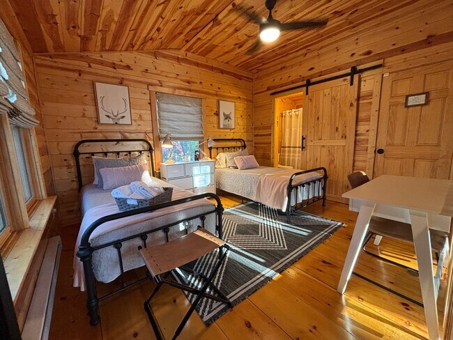 Foto del edificio - 0 Whispering Hls Rd