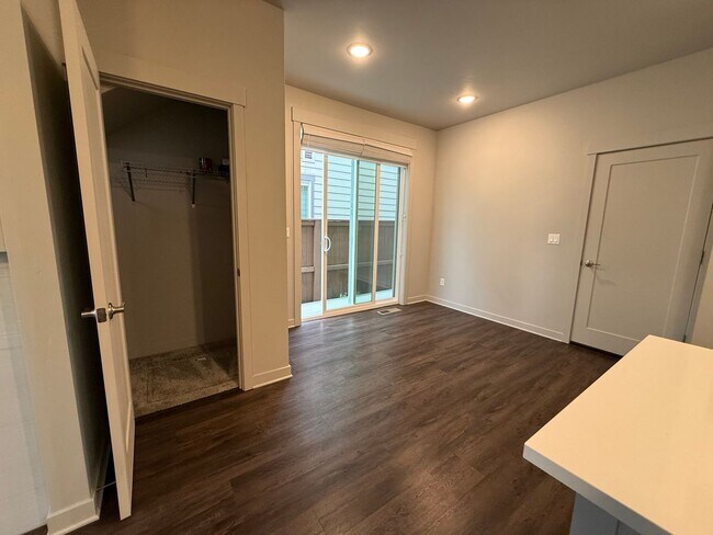 Foto del edificio - Beautiful 3 Bed/2.5 Bath Townhome - NE Bend
