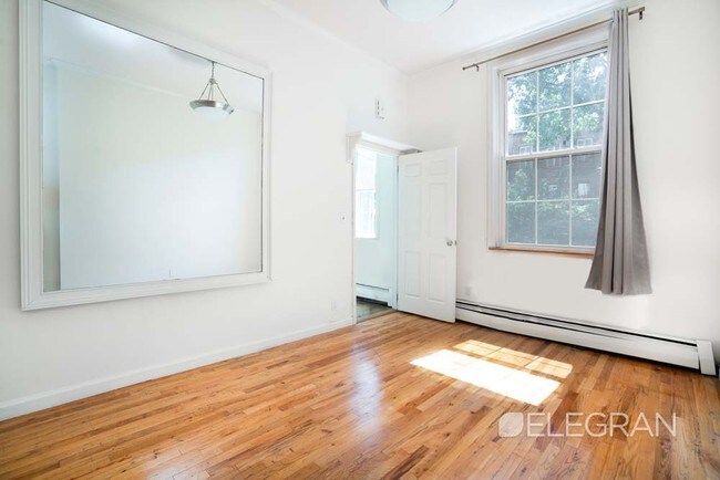 Foto del edificio - 358 West 23rd Street