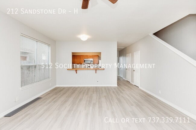 Building Photo - 212 Sandstone Dr