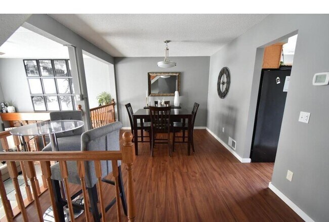 Foto del edificio - Spacious townhome- 3 bed/2.5ba -Community Pool! SLP- Available May 1