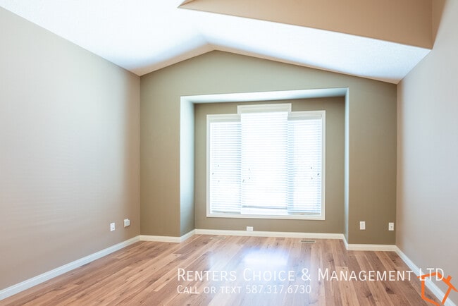 Photo du bâtiment - Family Home on Silkstone with AC and Driveway Parking