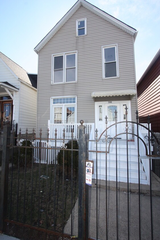 Primary Photo - 2848 N Elston Ave