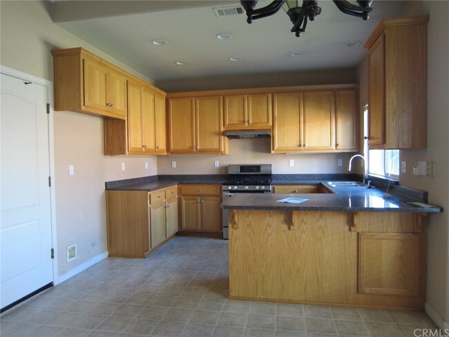Building Photo - 657 Oakshire Dr