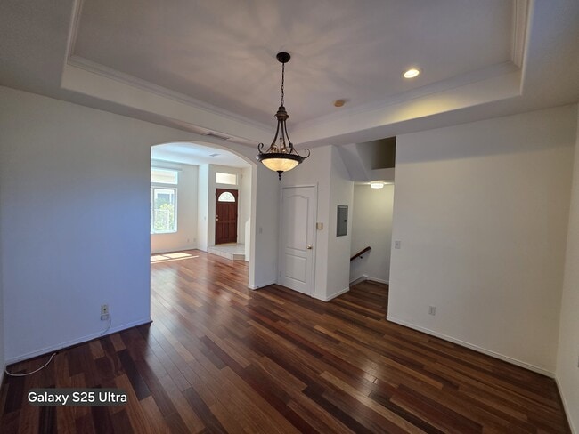 Building Photo - 5242 Vesper Ave