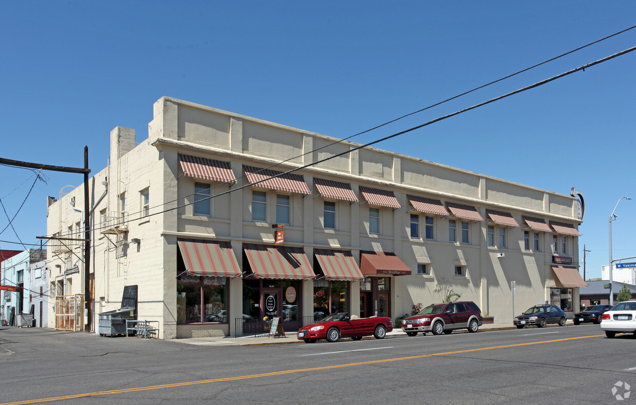 Building Photo - 302 W Yakima Ave