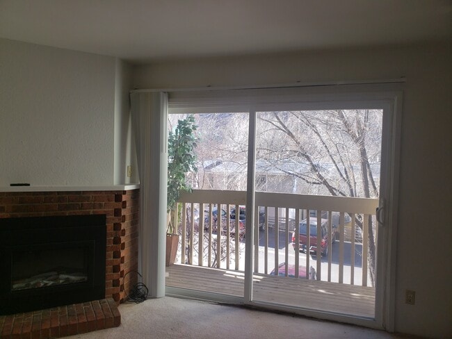 Building Photo - 2600 S Oakhurst Ct