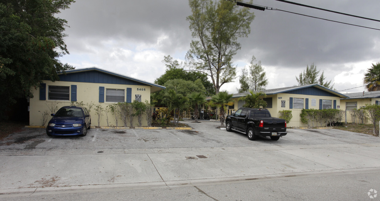 Foto principal - 5405-5409 Pinewood Ave