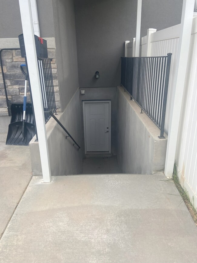 Building Photo - 11528-14055 4055 W