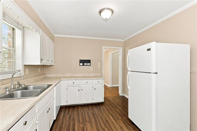 Building Photo - 2909 Briarwood Blvd