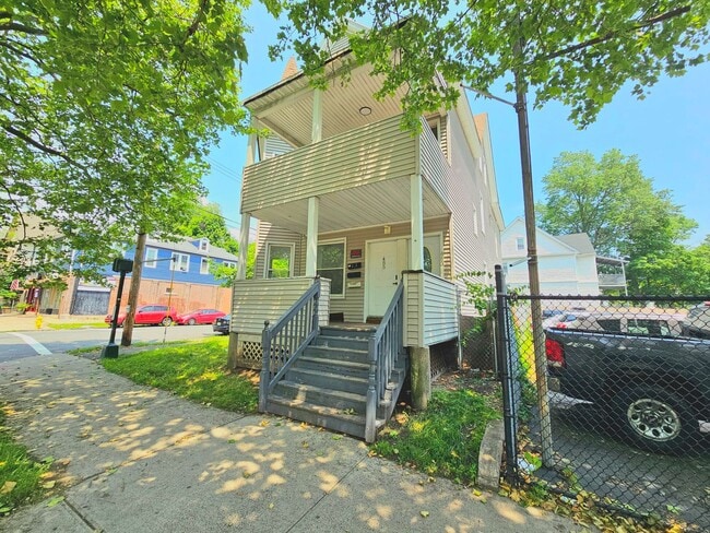 Spacious Multi-Family Apartments for Rent in the Heart of New Haven! - Spacious Multi-Family Apartments for Rent in the Heart of New Haven!