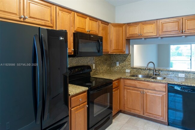 Building Photo - 16749 Hemingway Dr