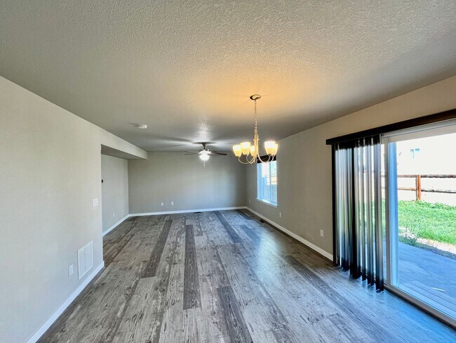 Foto del edificio - Beautiful 3 Bedroom Home in Lorson Ranch!