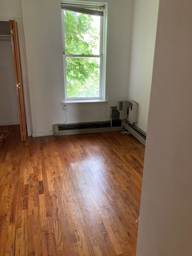 Building Photo - Sunny 1BR in Cobble Hill