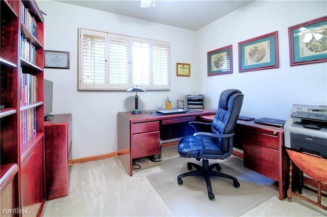 Building Photo - 914 Fairview Ave