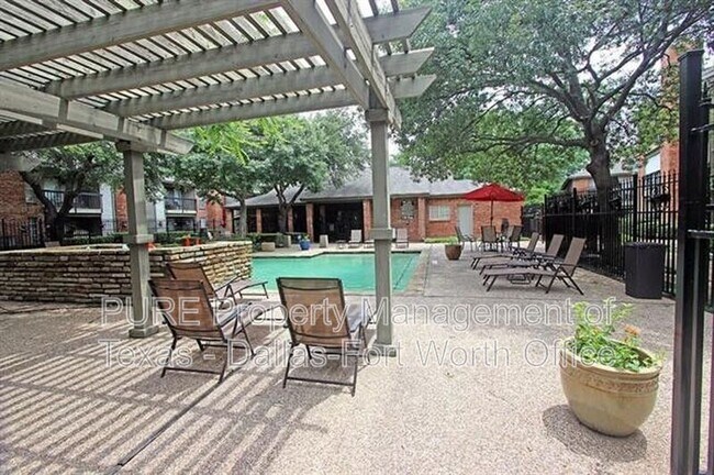 Photo - 18333 Roehampton Dr Apartment