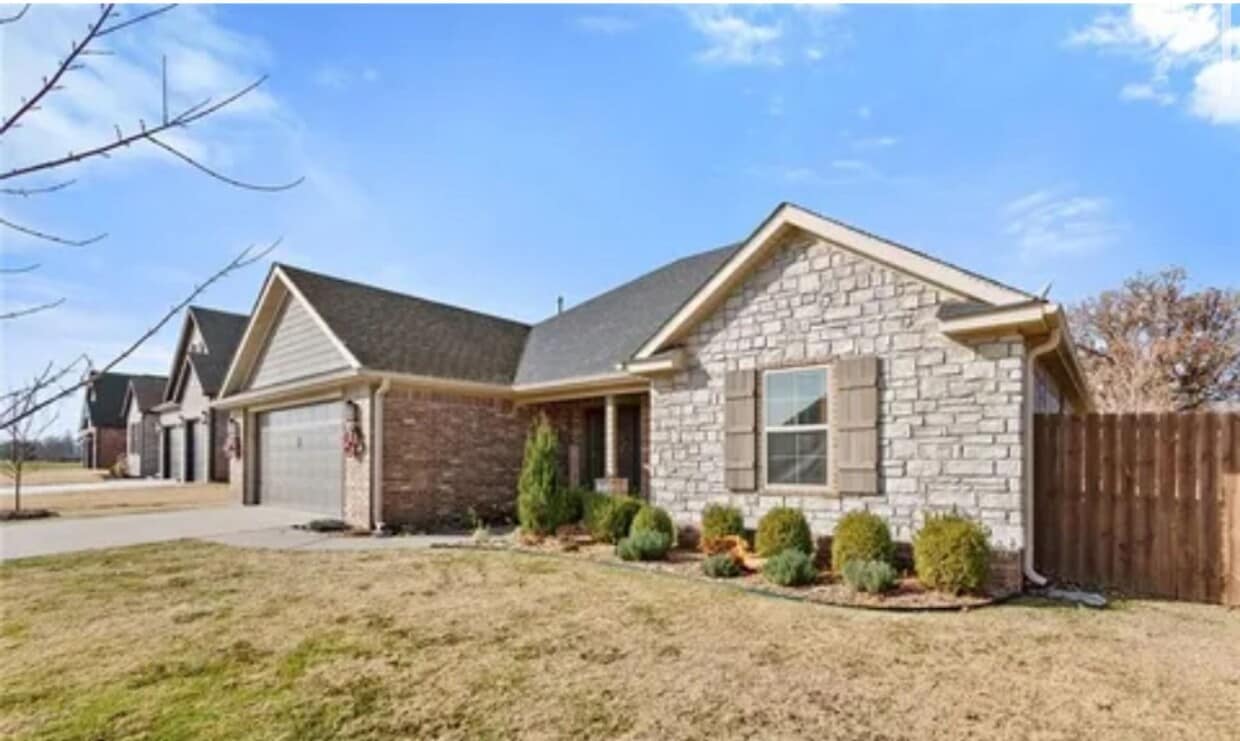 Primary Photo - Fabulous Property for Lease - Tontitown AR!