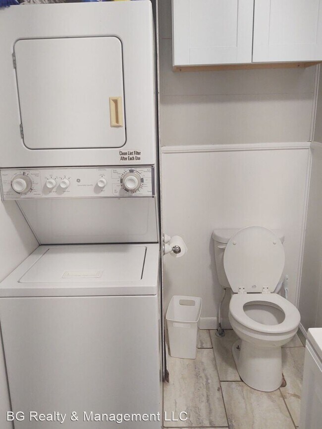 Building Photo - 1 br, 1 bath House - 135 B Roma Drive