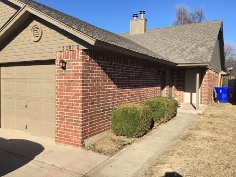 Primary Photo - Three Bedroom Duplex - Great Location!