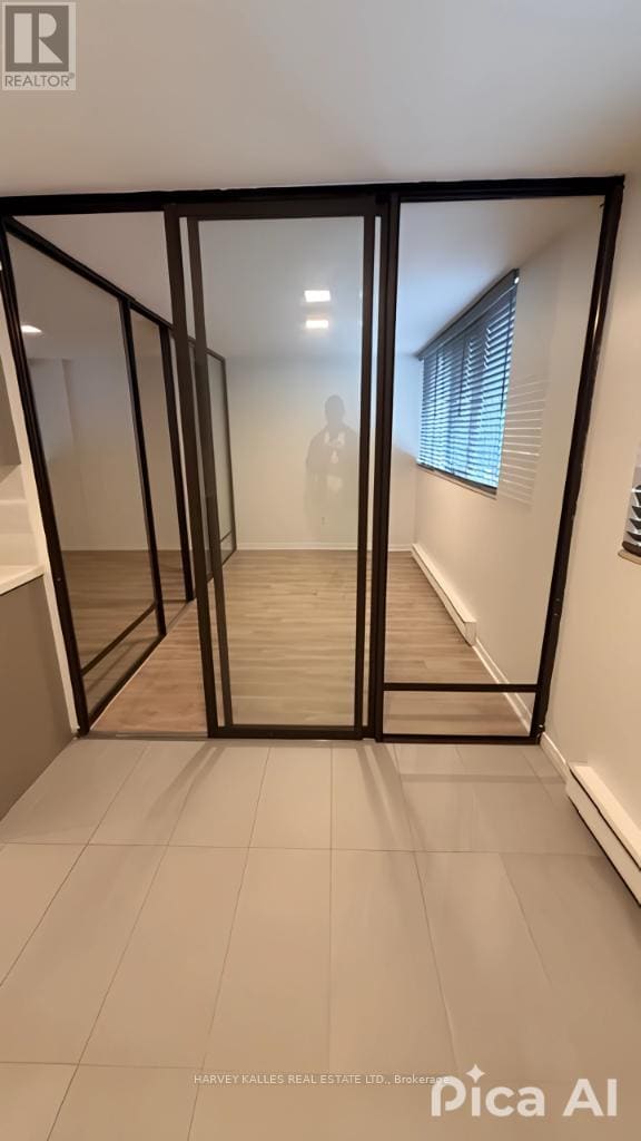 Photo du bâtiment - 409-360-360 Bloor St E