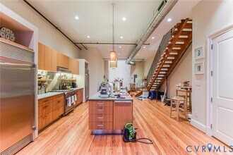 Building Photo - 105 E Broad St