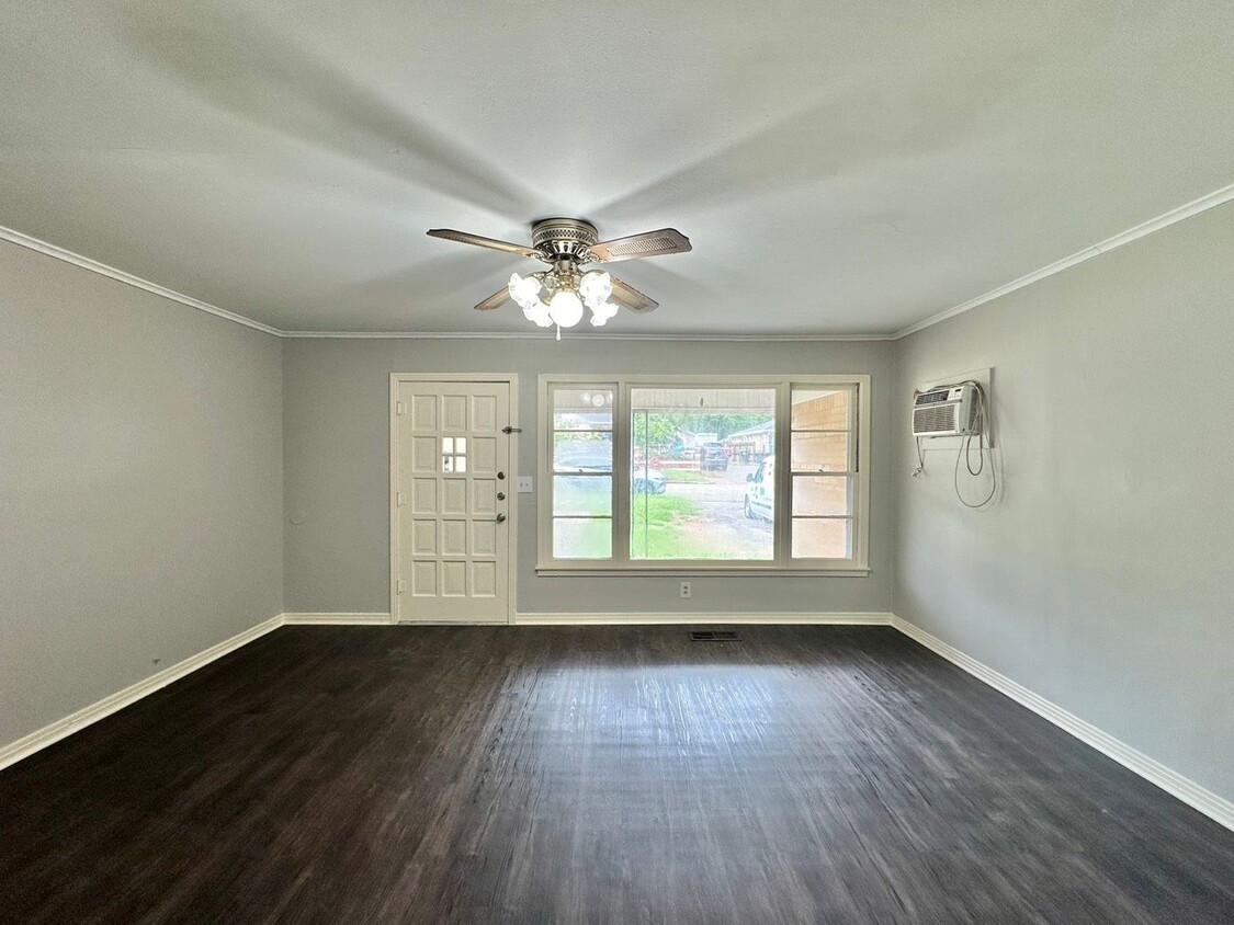 Foto principal - Available Now! 3 Bed 1.5 Bath, Tyler Tx!