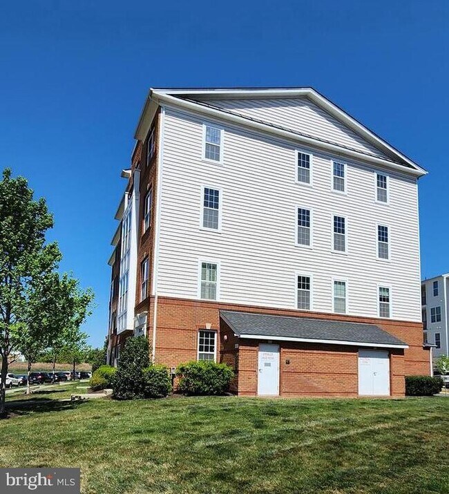 Foto del edificio - 23552 Hopewell Manor Terrace