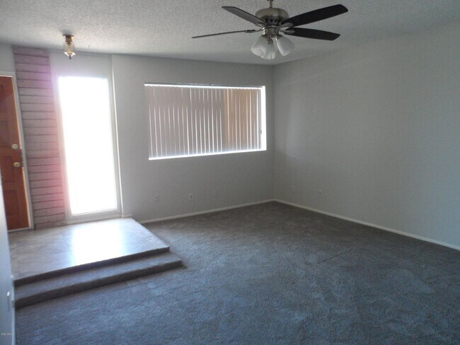 Building Photo - 3 Bedroom Glendale Home Pool Service Inclu...