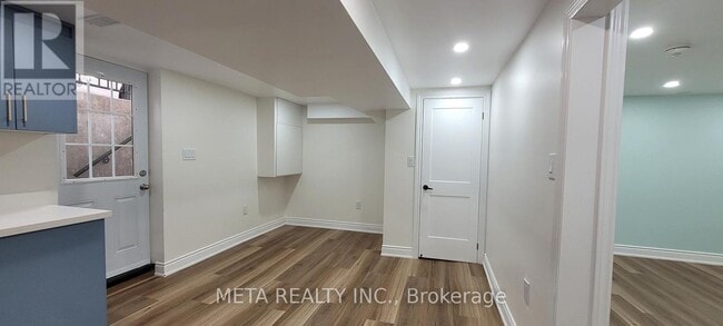 Building Photo - 741 Ascot Ave