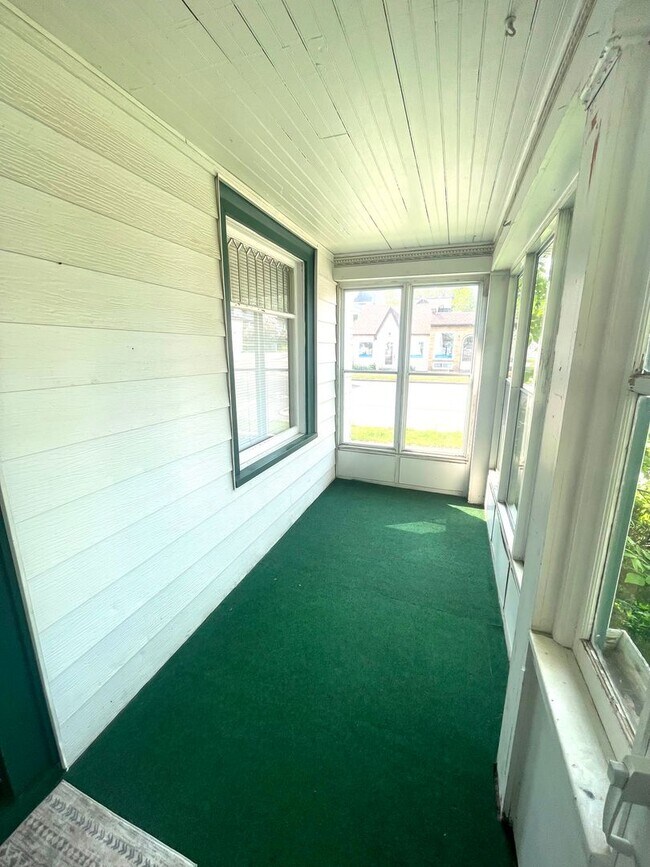 Foto del edificio - AVAILABLE NOW! - Gorgeous 3 Bedroom 1 Bath...