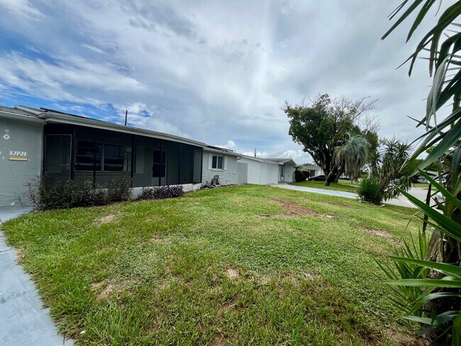 Foto del edificio - 5121 Dove Dr