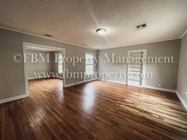 Building Photo - 2008 W. 3rd Ave. - Cozy 2 Bedroom, 1 Bathr...