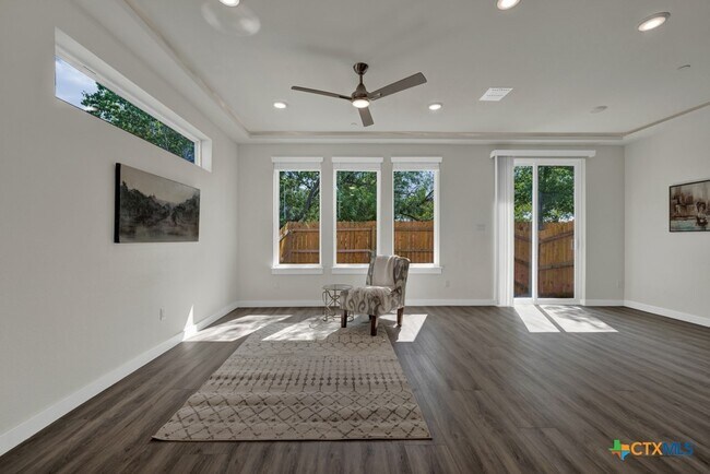 Foto del edificio - 104 Creekside Trail