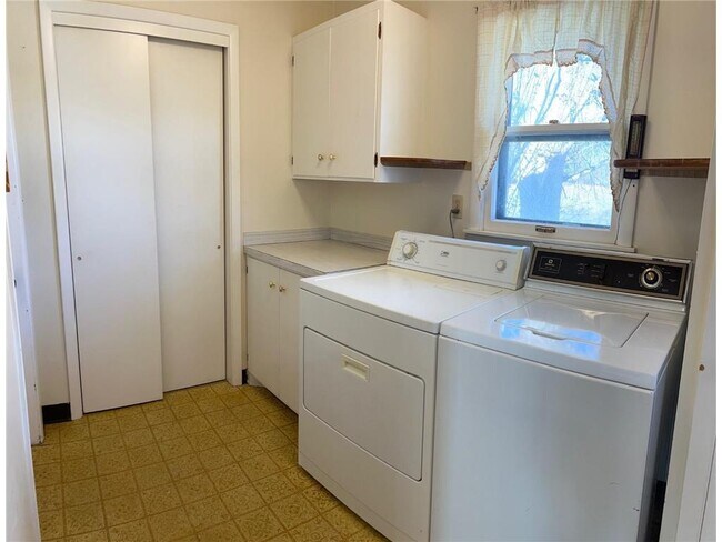 Foto del edificio - 7824 N Shore Dr