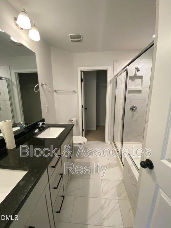 Foto del edificio - 1308 Compass Dr