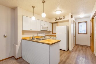 Foto principal - 808 Westwinds Dr