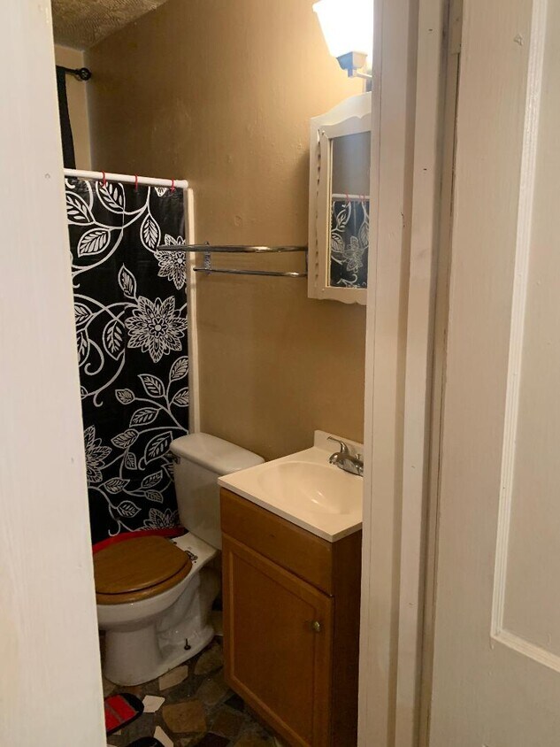 baño - 2007 Murray St