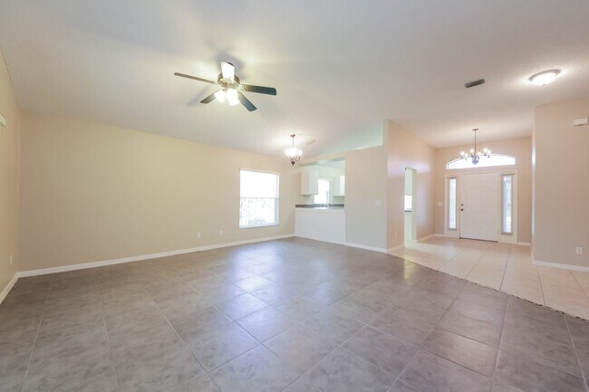 Building Photo - 3957 Montesino Dr