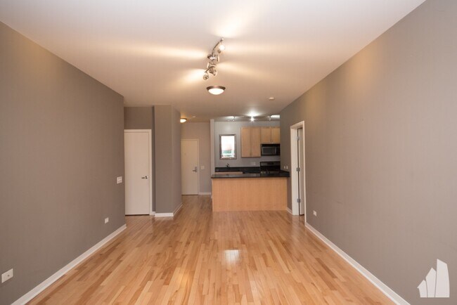 Building Photo - 1155 W Roosevelt Rd