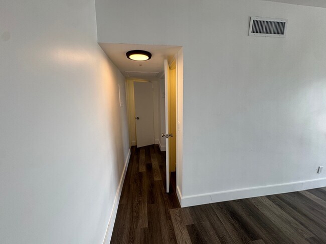 Foto del edificio - 9700 E Bay Harbor Dr