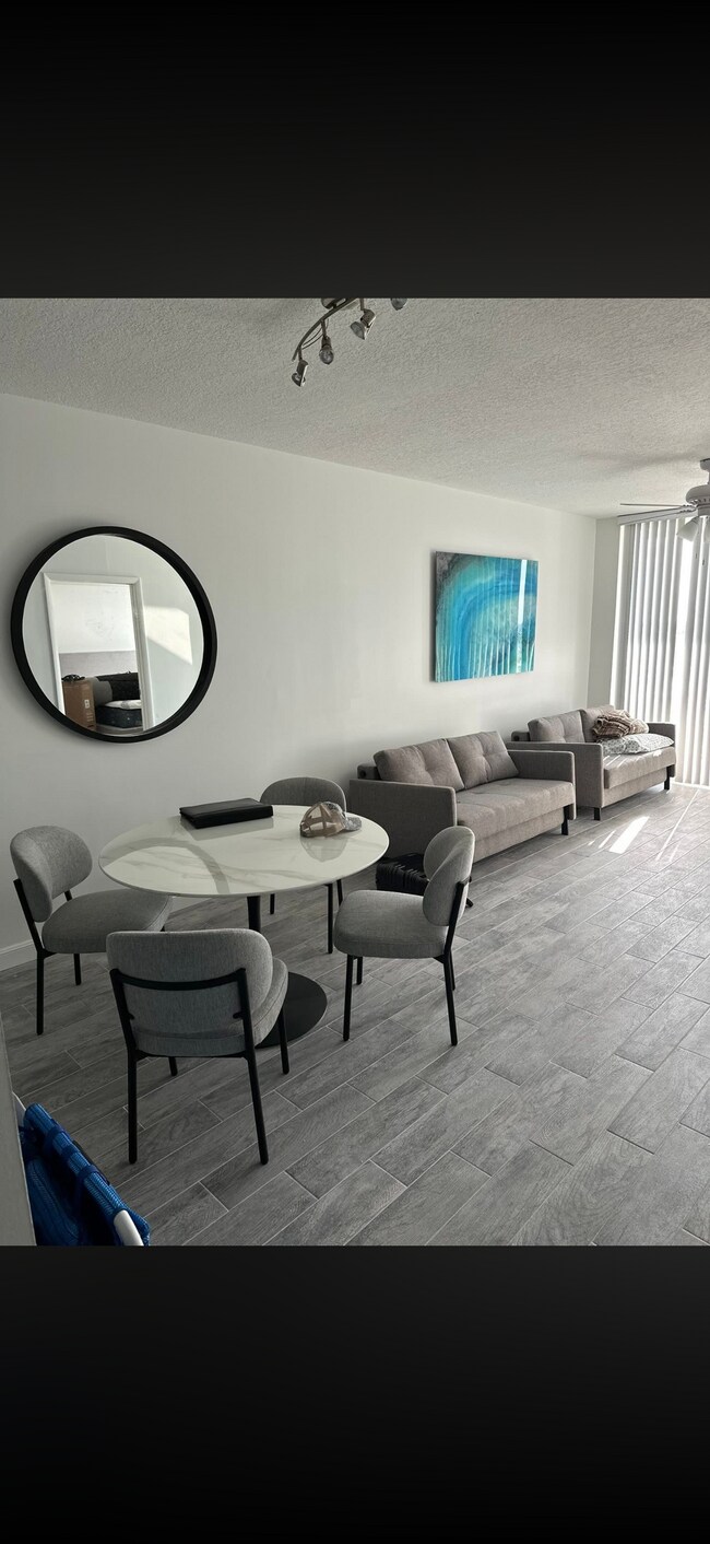 Foto del edificio - 3020 NE 32nd Ave