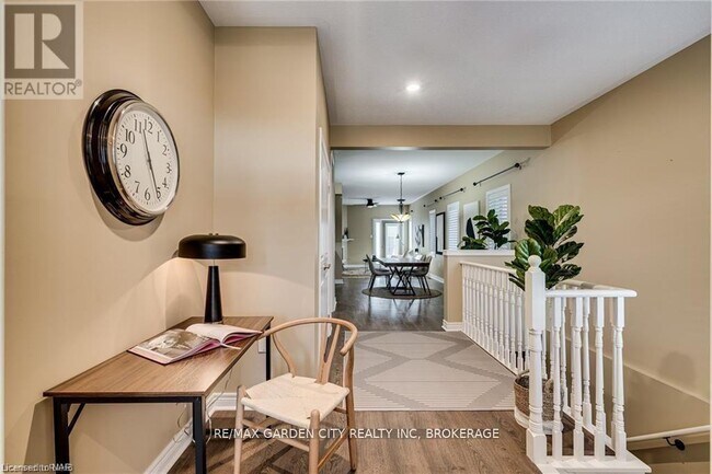 Photo du bâtiment - 221 Shoreview Dr