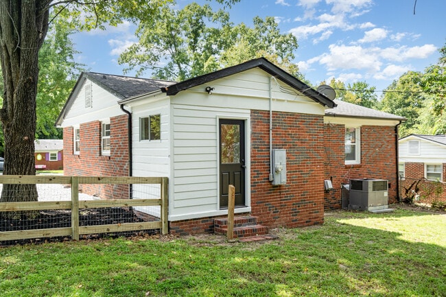 Foto del edificio - 3634 Carlyle Dr