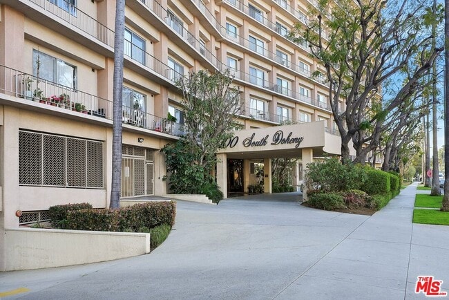 Building Photo - 100 S Doheny Dr